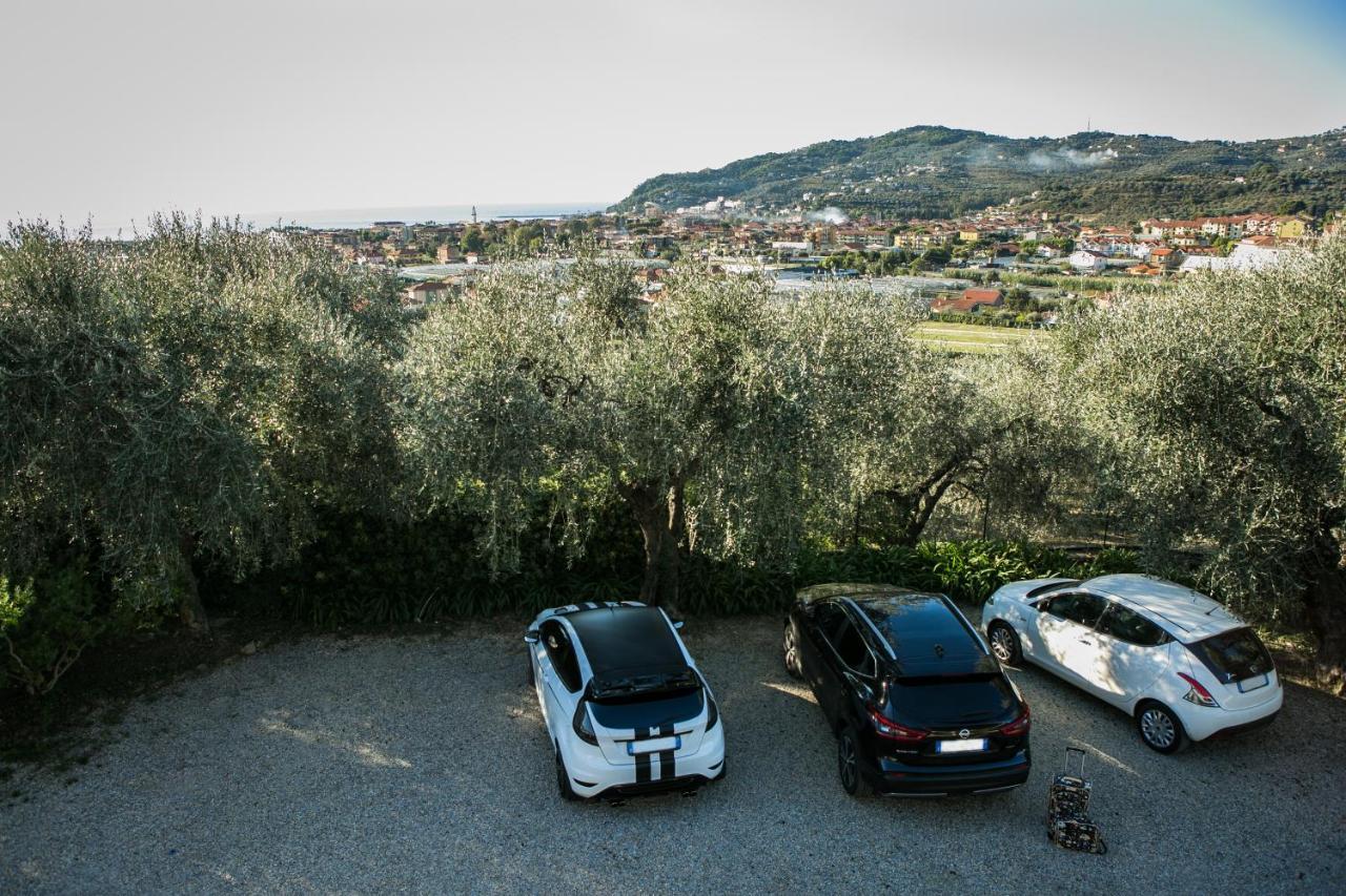 ホテルLe Raganelle Oneglia エクステリア 写真