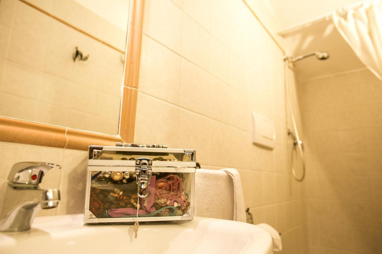 ホテルLe Raganelle Oneglia エクステリア 写真